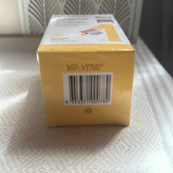 ZITSTICKA MEGASHADE SUNSCREEN Serum SPF 50 ~ 30ml in Box EXP 11/25 - Picture 4 of 5